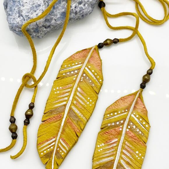 NEW Free People Feather In The Wind Lariat Necklace - Picture 1 of 12